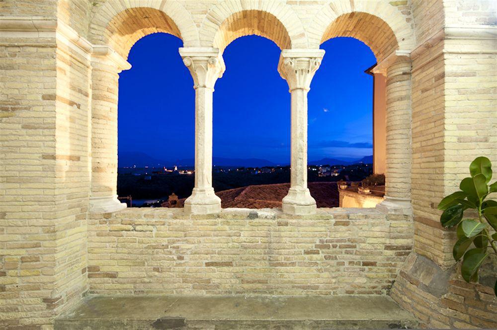 Castello Chiola Dimora Storica 호텔 로레토아프루티노 외부 사진