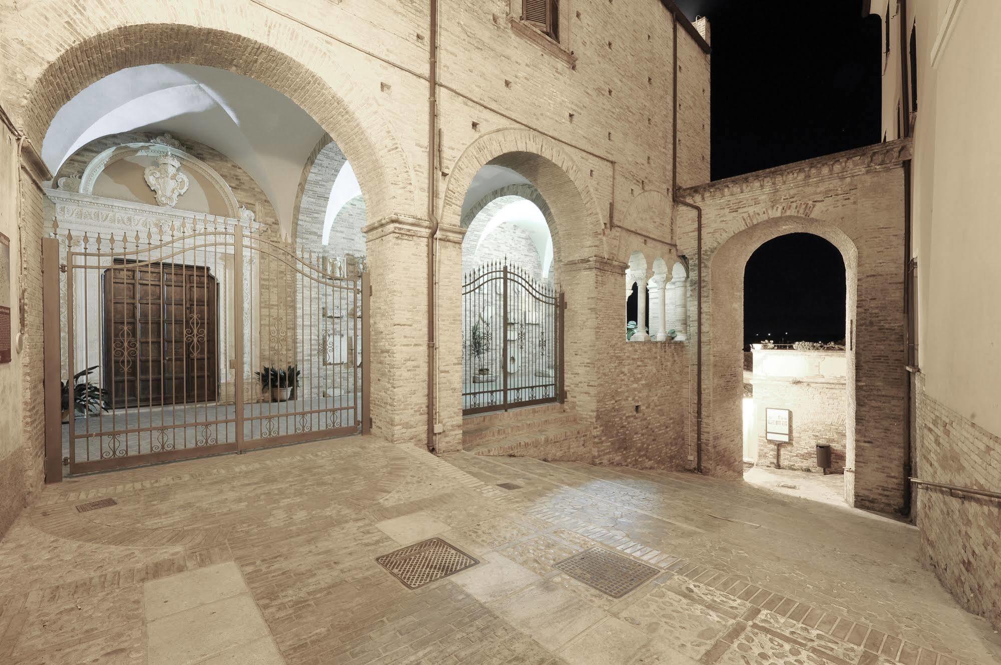 Castello Chiola Dimora Storica 호텔 로레토아프루티노 외부 사진